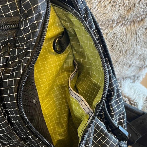 Tom Bihn Synapse Black Grid Backpack - Picture 7 of 9